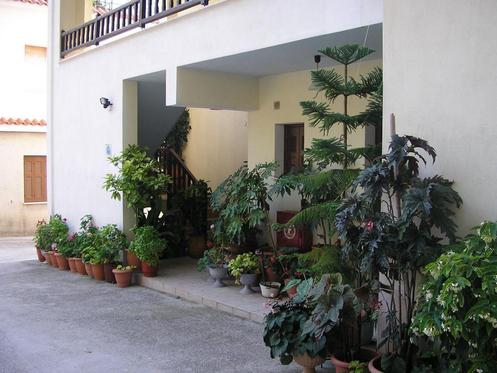 Aris Junior Studio & Apartments Neo Klima Esterno foto